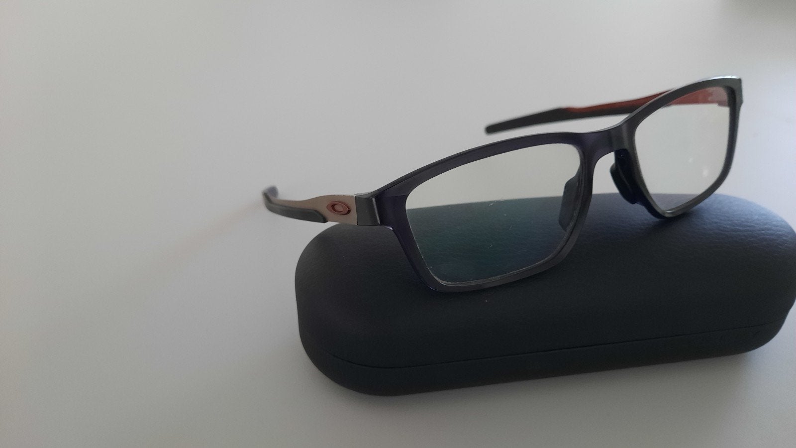 Stijlvolle Oakley tienerbril OX8153-0553 Satin Grey Smoke, Ophalen of Verzenden, Zo goed als nieuw, Oakley, Grijs