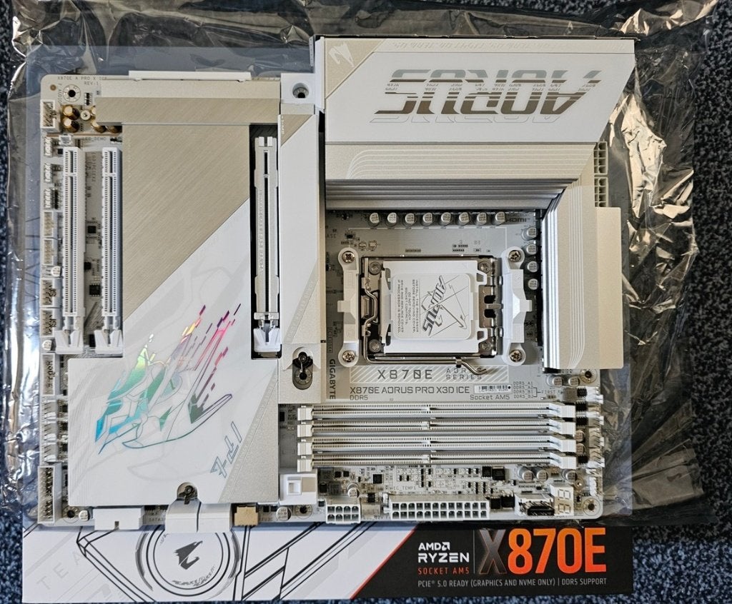 Gigabyte X870E AORUS PRO X3D ICE AM5 Moederbord, Computers en Software, Moederborden, Zo goed als nieuw, AMD, DDR5, Ophalen of Verzenden