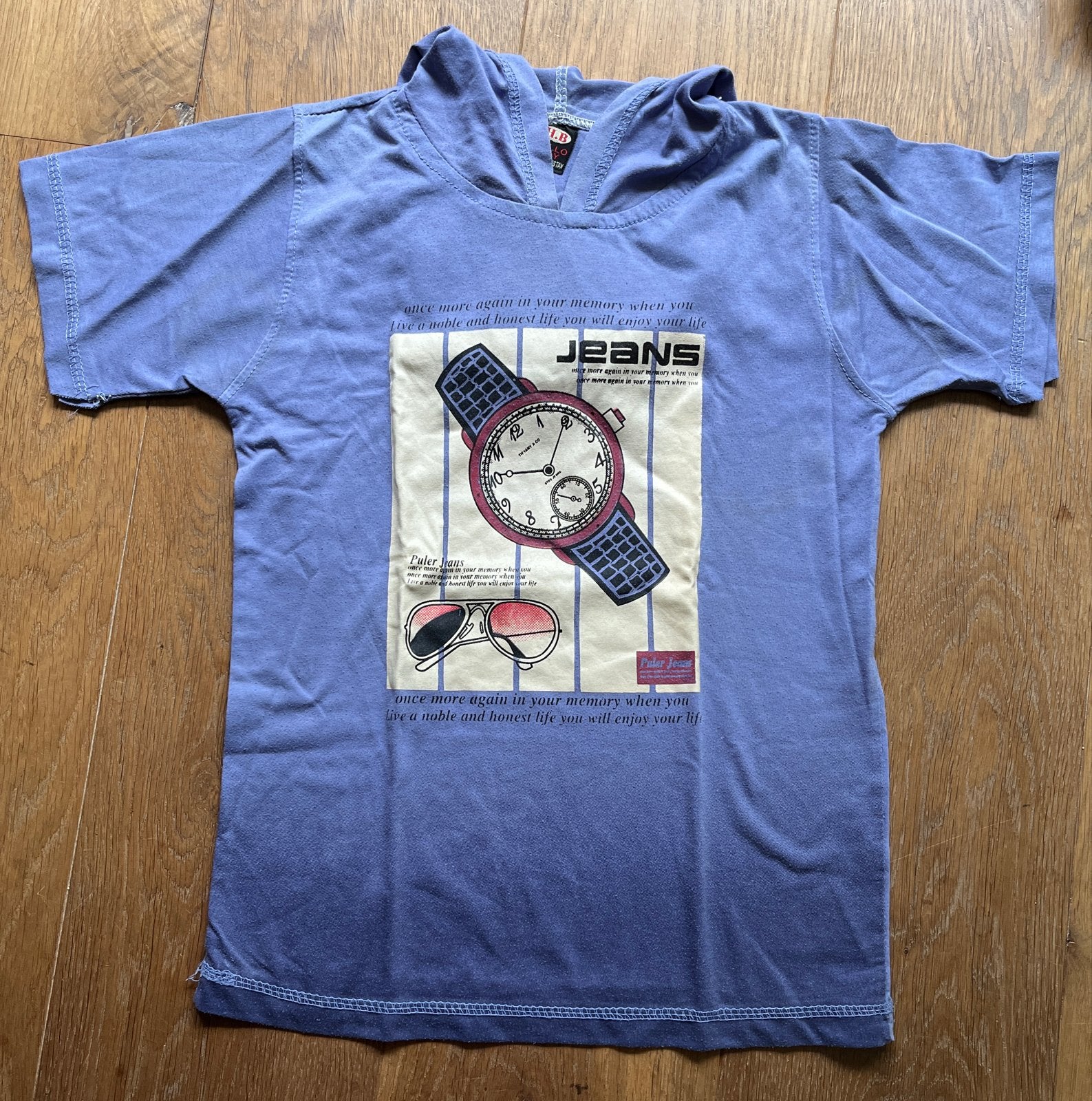Stoer jongens T-shirt met capuchon en print - Maat 128/134, Ophalen of Verzenden, Zo goed als nieuw, Jongen, Shirt of Longsleeve