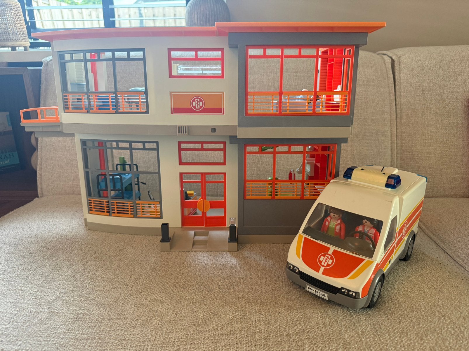 Playmobil city life kinderziekenhuis + ambulance, Ophalen of Verzenden, Zo goed als nieuw