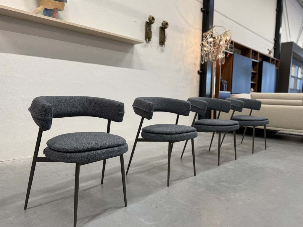 4 Zanotta Nena eetkamerstoelen Blauw stof Design Stoel, Blauw, Nieuw, Ophalen of Verzenden, Vier