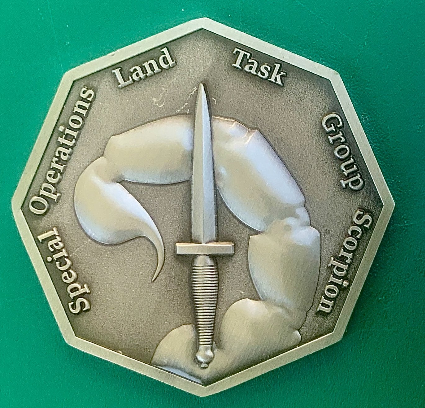 Coin Korps Commandotroepen Operatie SCORPION SOLTG, Ophalen of Verzenden, Landmacht, Nederland, Embleem of Badge