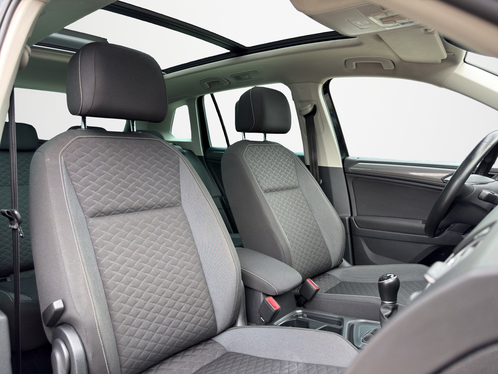 Volkswagen Tiguan 1.5 TSI ACT R-Line|Panoramdak|Trekhaak, Voorwielaandrijving, Dealer onderhouden, Euro 6, 150 pk