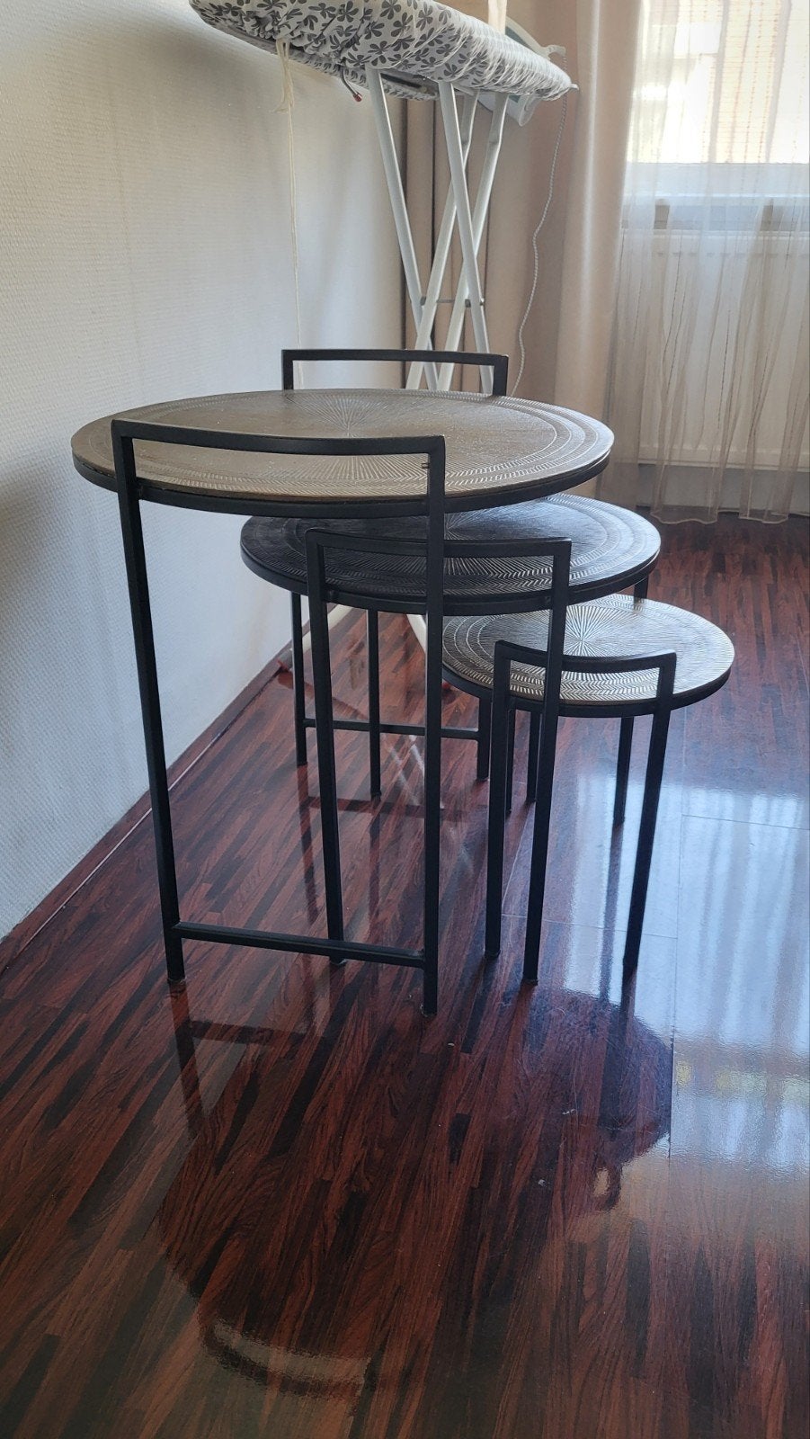3 Nakoma bijzettafels van Feelings - goud/zwart metaal, Huis en Inrichting, Tafels | Bijzettafels, 45 tot 60 cm, Minder dan 55 cm