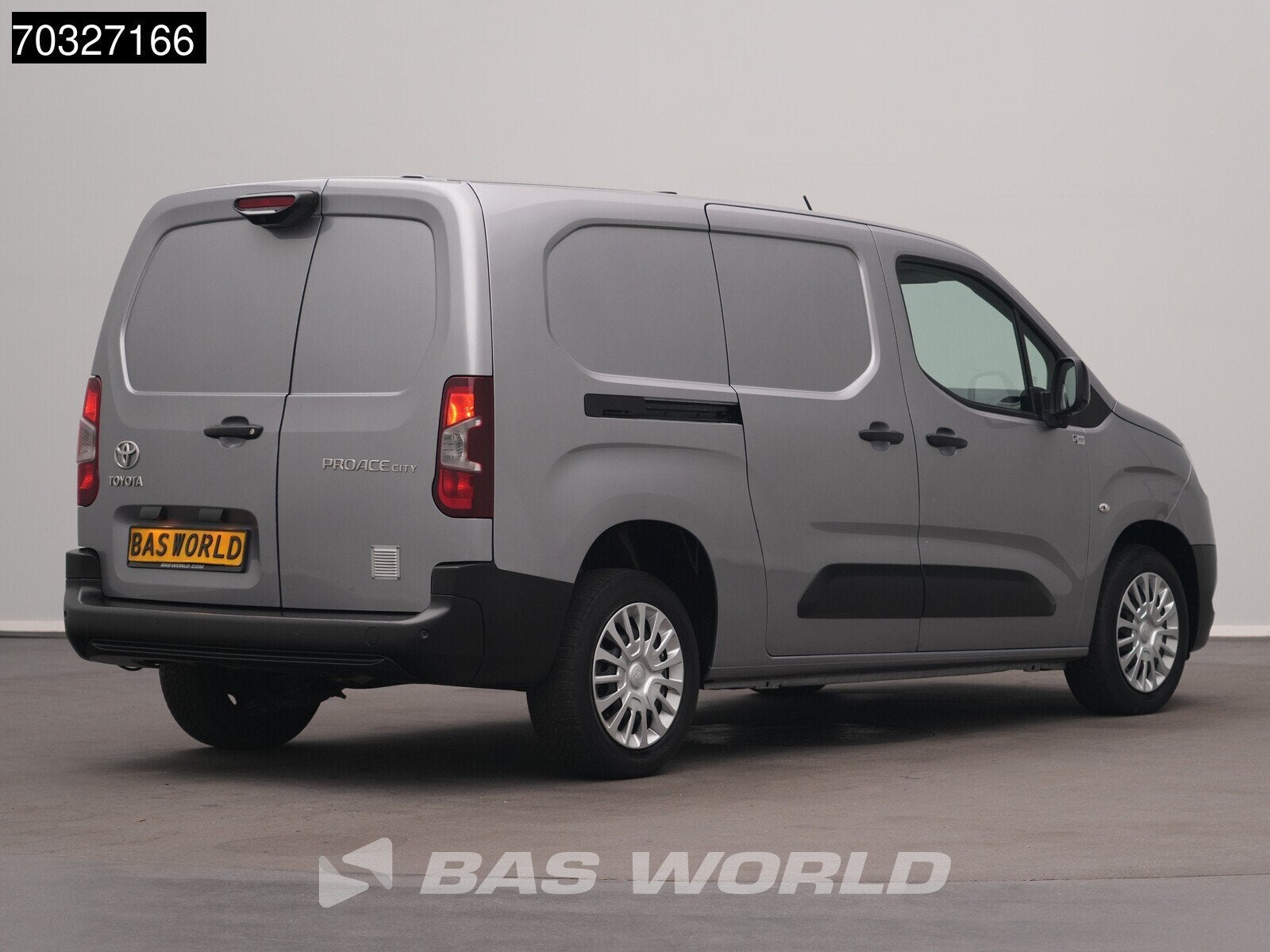 Toyota ProAce City 110PK Benzine L2H1 Navi Airco Cruise Came, Stof, Gebruikt, 1199 cc, Handgeschakeld