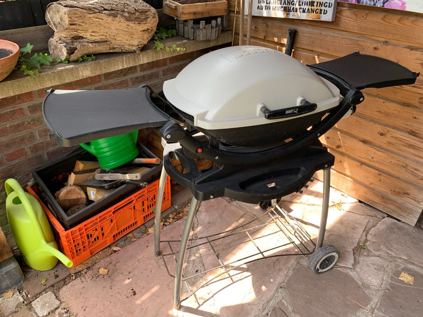 Weber Q2000 gasbarbecue met onderstel, Ophalen, Gebruikt