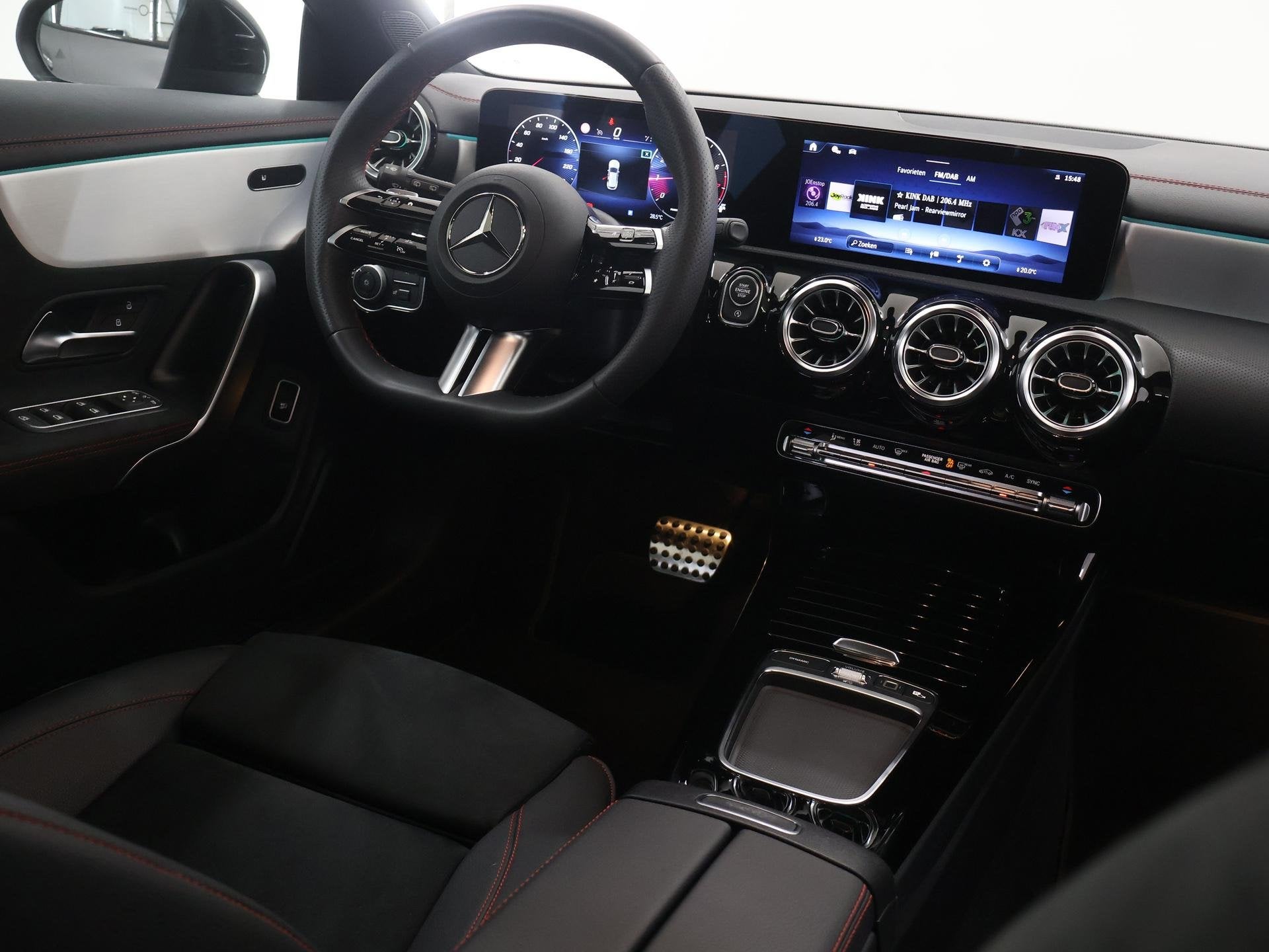 Foto 9 van Mercedes-Benz CLA-klasse 180 Shooting Brake Business Solutio