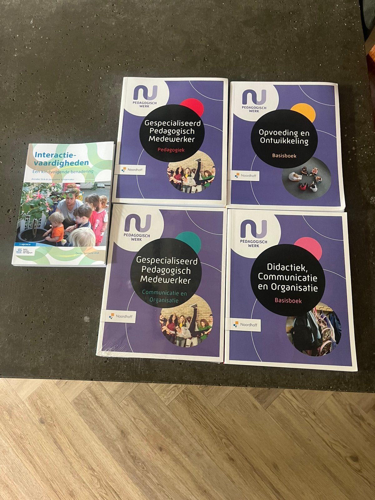 Boeken pedagogisch medewerker, Ophalen, Zo goed als nieuw, Overige niveaus
