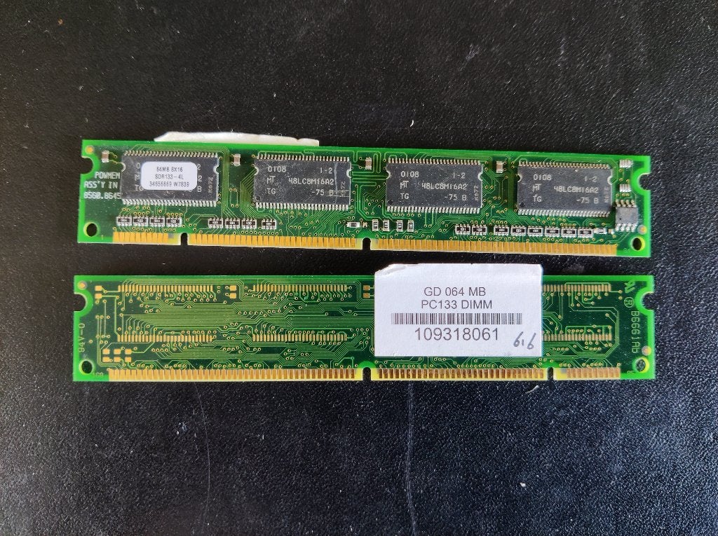 2 X 64MB PC133 DMM enkelzijdig [MEM616] SDRAM | 17-8, Ophalen of Verzenden, Gebruikt, Overige soorten, Desktop