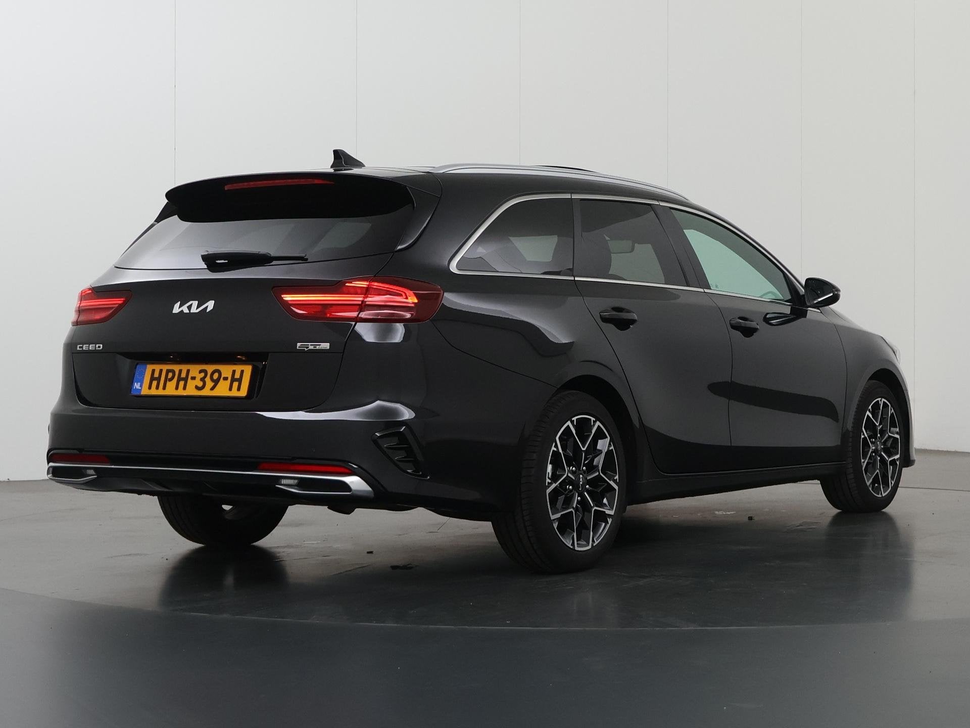 Kia Ceed Sportswagon 1.5 T-GDi GT-Line | Panoramadak | Matri, Gebruikt, 4 cilinders, 610 kg, Zwart