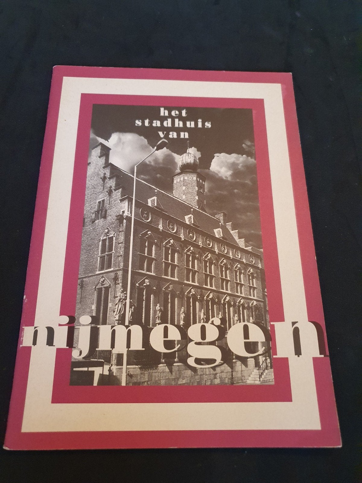 Het Stadhuis van Nijmegen - Historisch Boek, Boeken, Geschiedenis | Stad en Regio, Ophalen of Verzenden, 20e eeuw of later, Gelezen
