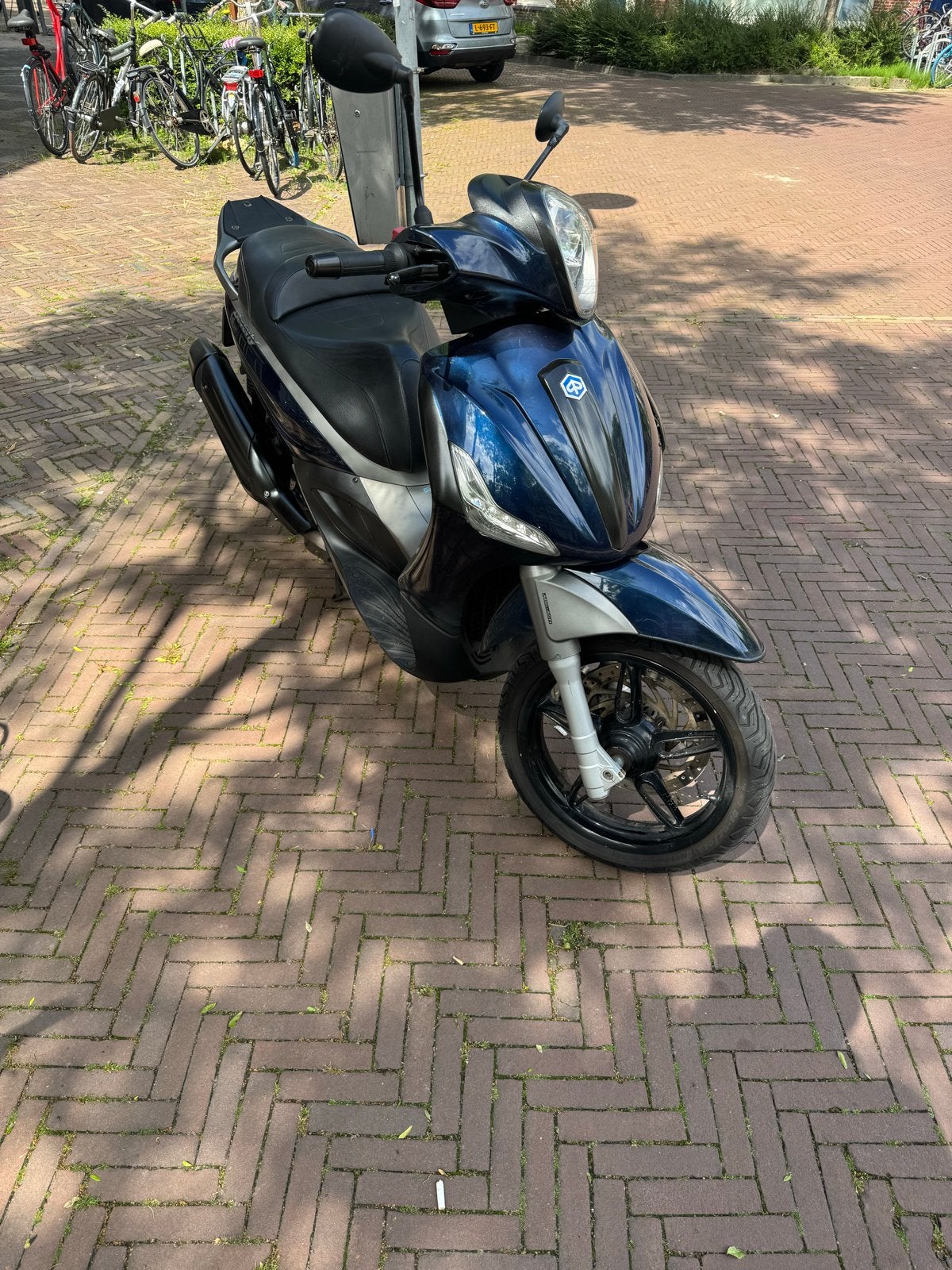 Piaggio Beverly 350 ST, Fietsen en Brommers, Scooters | Piaggio, Gebruikt, Overige modellen, Maximaal 45 km/u, Ophalen of Verzenden