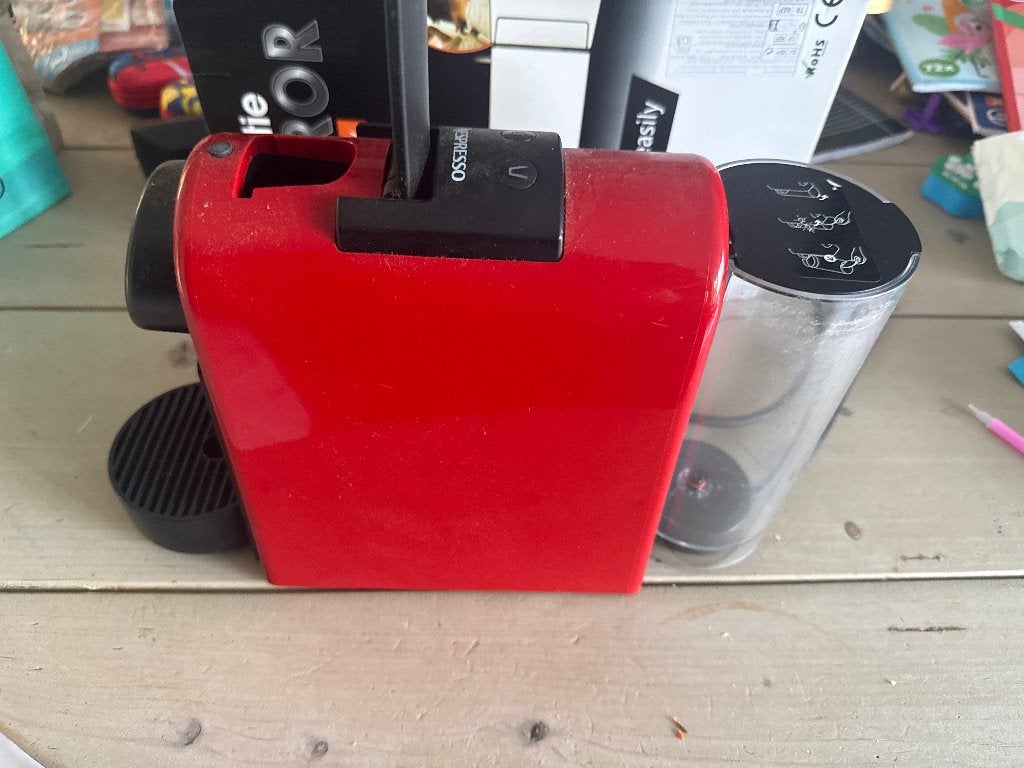 Nespresso, Ophalen, Gebruikt, Koffiemachine, 2 tot 4 kopjes