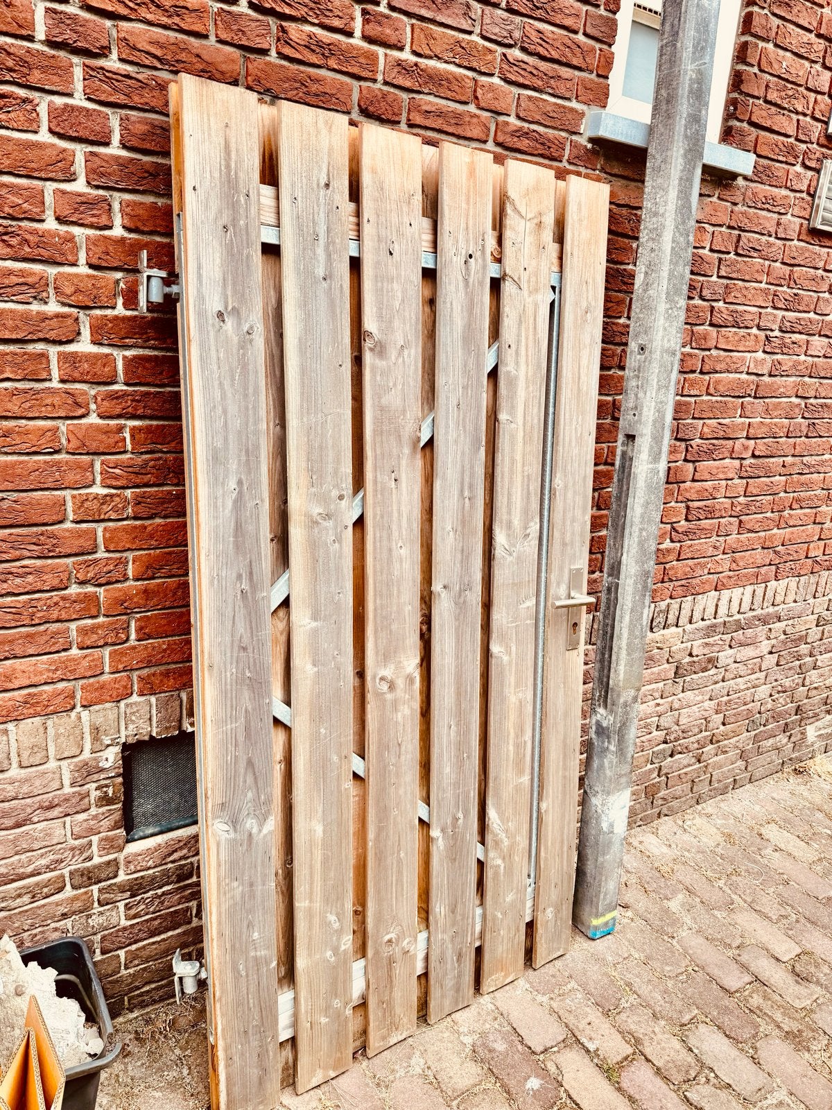 Stevige houten schutting poort (tuindeur) met metalen frame, Met poort, Gebruikt, Ophalen of Verzenden, Tuinhek