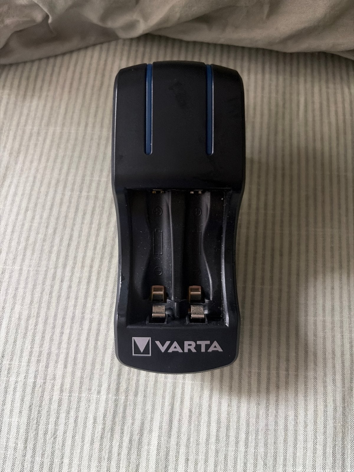 VARTA Batterijlader voor AA/AAA batterijen, Audio, Tv en Foto, Opladers, Ophalen, Gebruikt