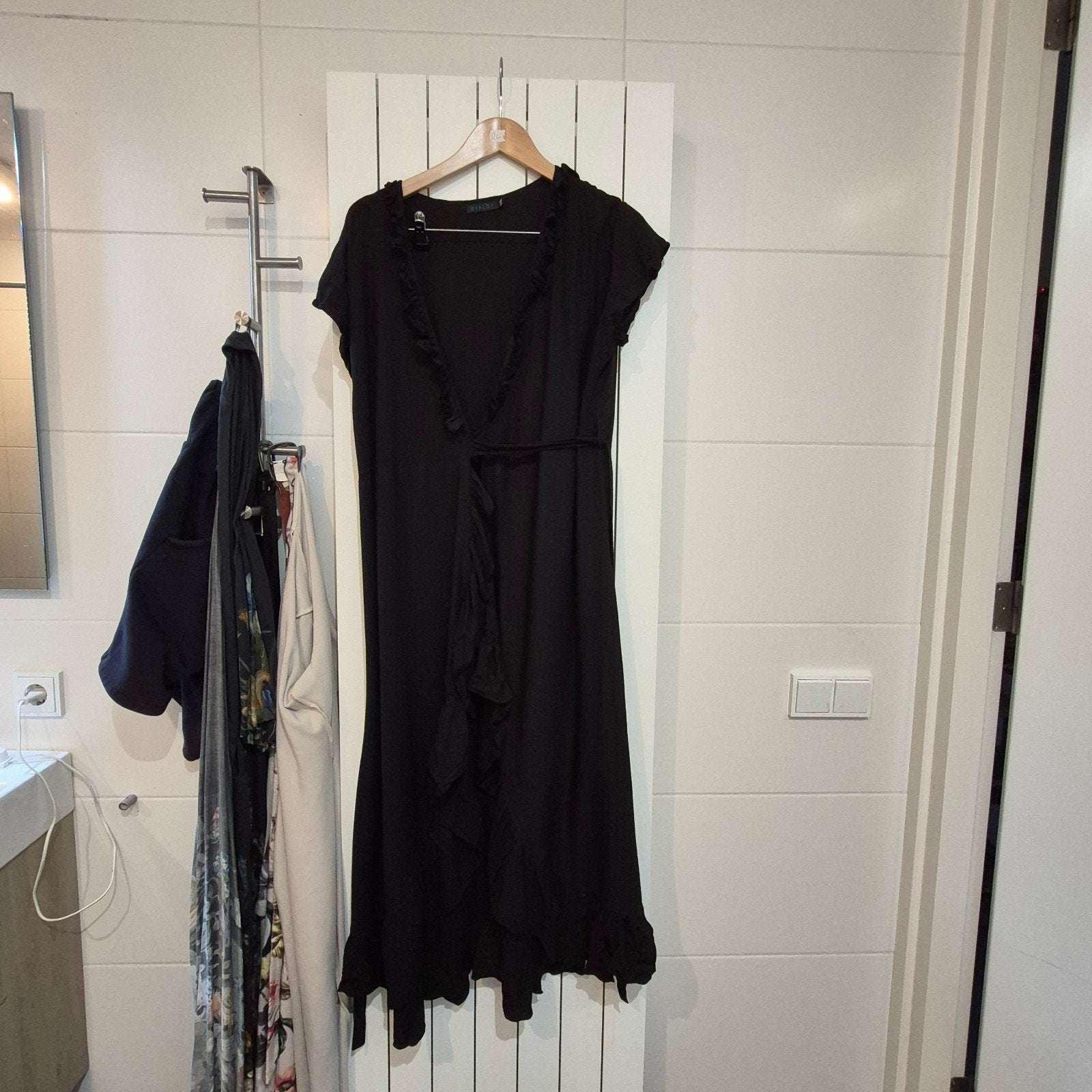 Bindi zwarte wikkeljurk maat L xl, Zwart, Maat 42/44 (L), Ophalen of Verzenden, Zo goed als nieuw