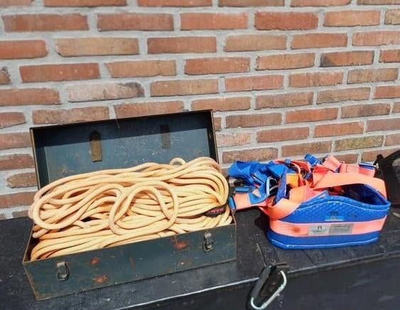 Te koop nieuw veiligheid harnas met touw, Ophalen, Zo goed als nieuw