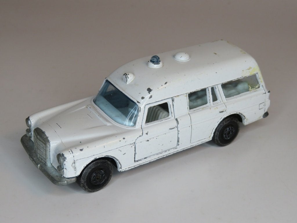 Mercedes-Benz Ambulance, Ophalen of Verzenden, Gebruikt, Auto, Matchbox