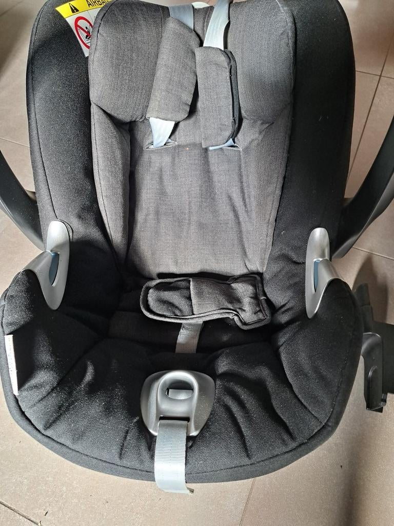 Cybex Aton Q autostoel met base en adapters, Overige merken, Autogordel of Isofix, Gebruikt, 0 t/m 13 kg