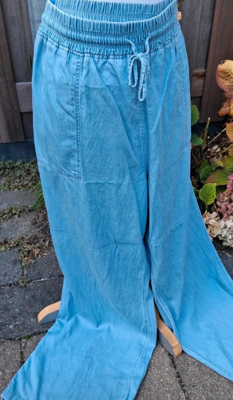 lichtblauwe spijkerbroek wijde pijp, Blauw, Maat 42/44 (L), Ophalen of Verzenden, Zo goed als nieuw