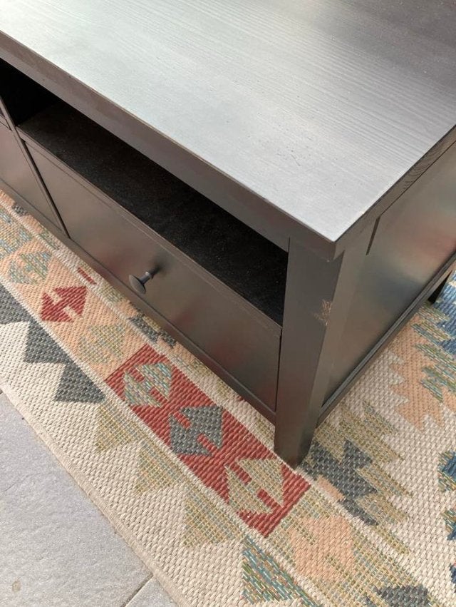 Zwart Ikea Hemnes tv-meubel met 3 lades, Huis en Inrichting, Kasten | Televisiemeubels, Ophalen, Gebruikt, 100 tot 150 cm, Minder dan 100 cm