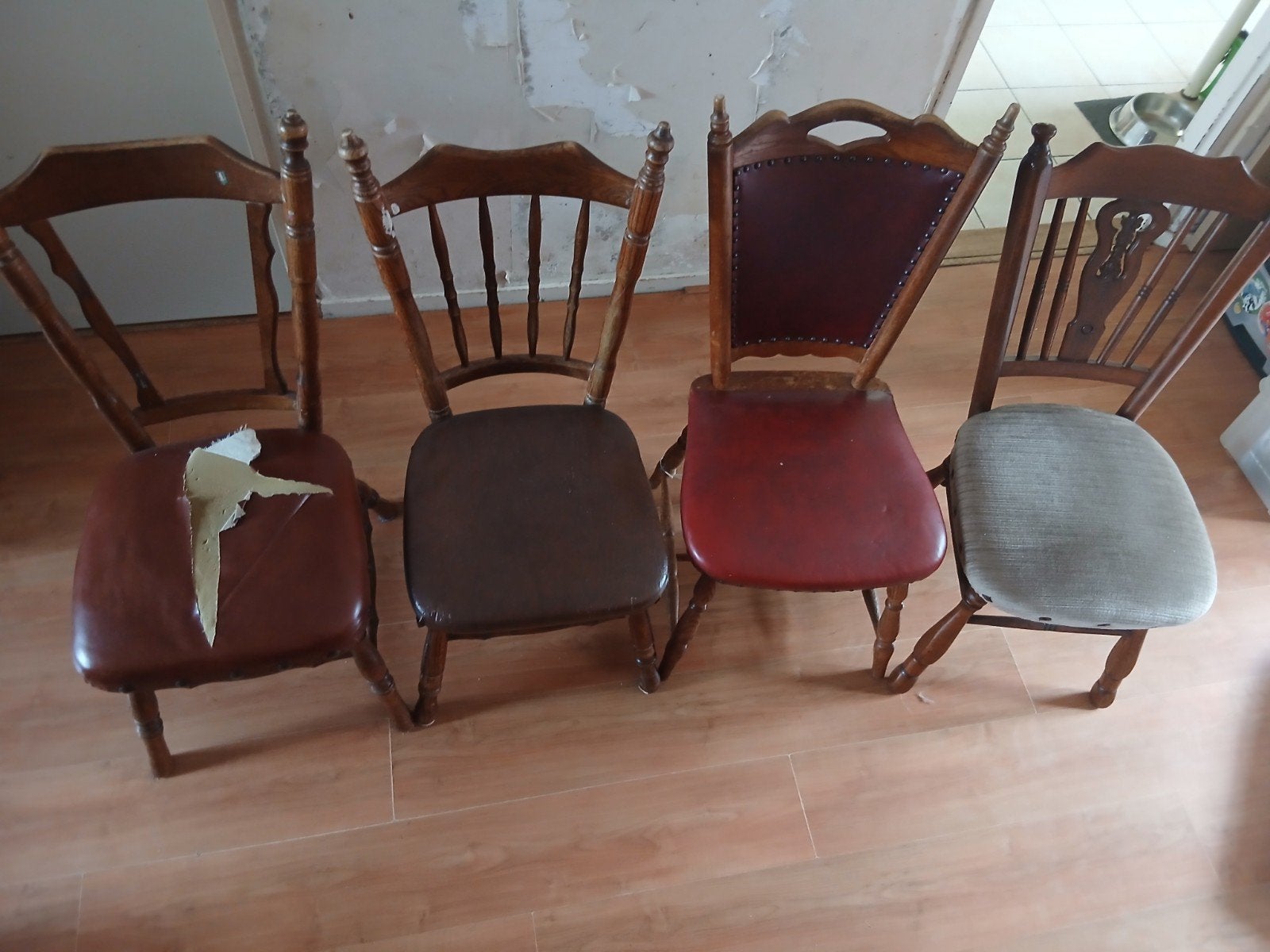 4 houten stoelen, opknappers, Ophalen