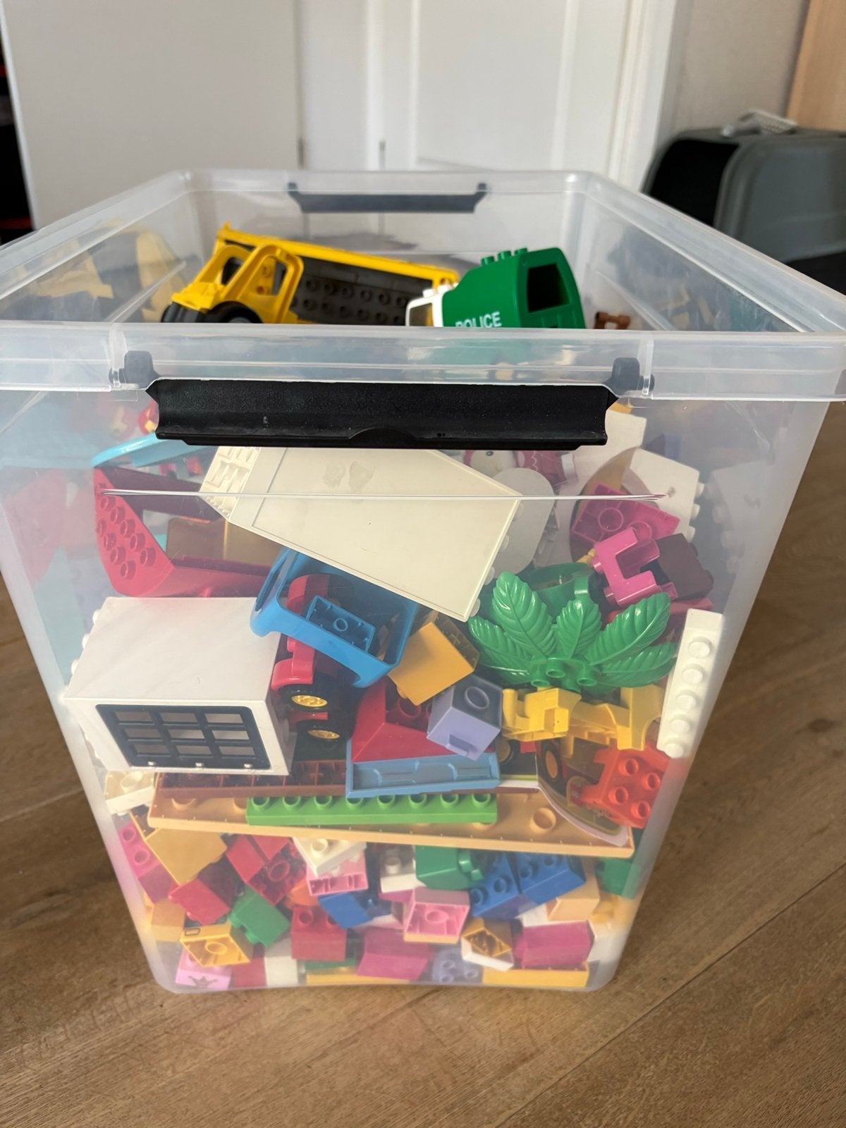 Grote bak met ruim 9 kilo diverse Duplo onderdelen, Gebruikt, Inclusief extra onderdelen, Ophalen of Verzenden, Duplo