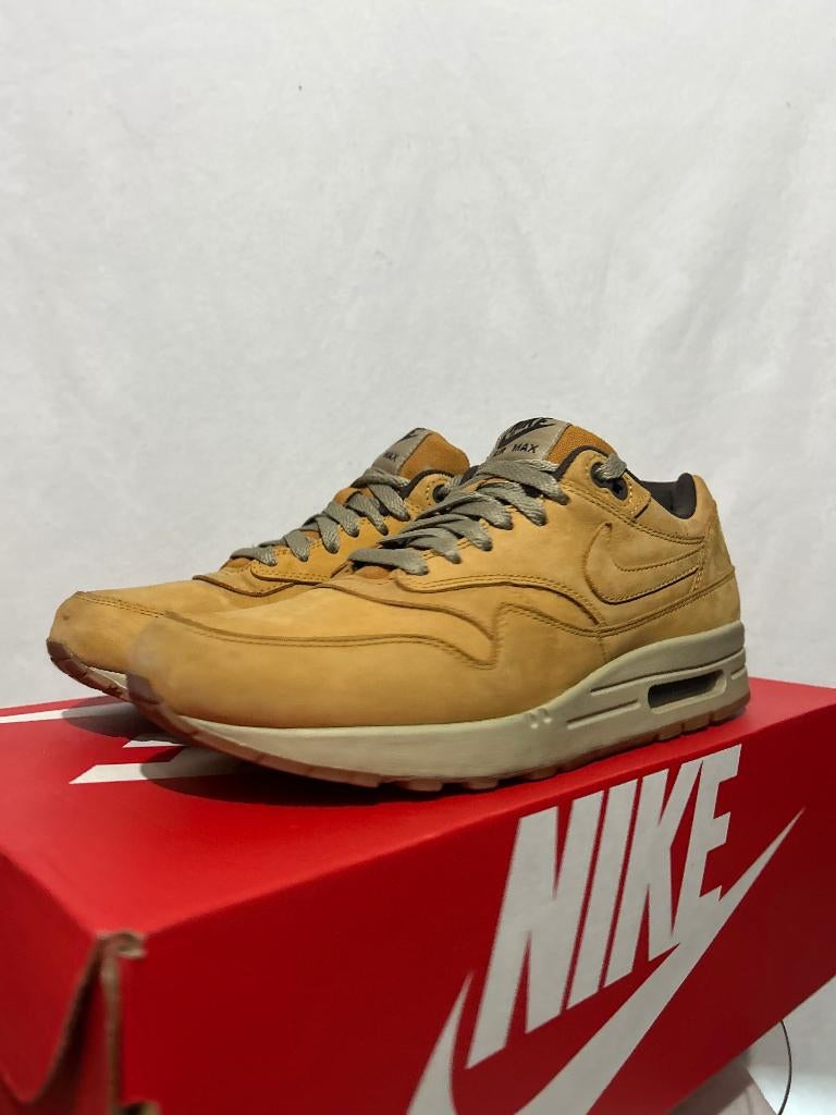 ALS NIEUW! Maat 42 - Nike Air Max 1 Wheat Pack, Kleding | Heren, Schoenen, Overige kleuren, Verzenden, Nike, Nike