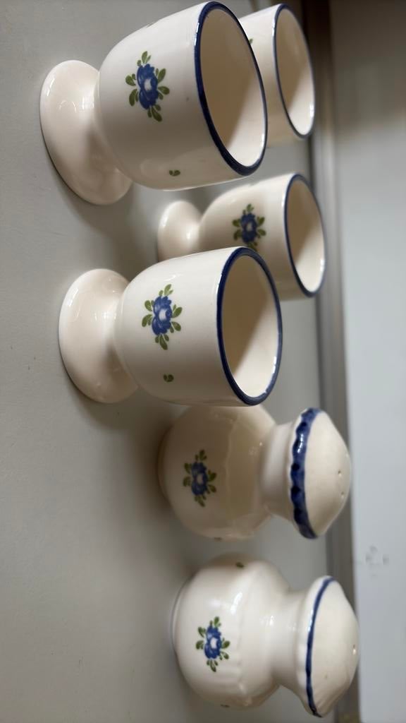 Zeller fayencerie. 4 eierdopjes. Peper en zoutstel, Ophalen of Verzenden