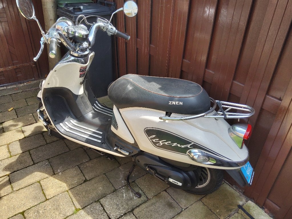 Znen Legend Scooter - Beige/Zwart, Gebruikt, Ophalen of Verzenden, Znen, Benzine