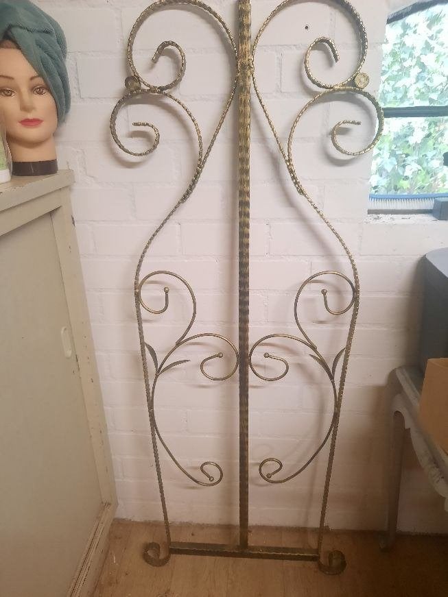 Groot kledingrek Romantisch metalen kledingrek, Kleding | Dames, Kledingrekken, Zo goed als nieuw, Ophalen
