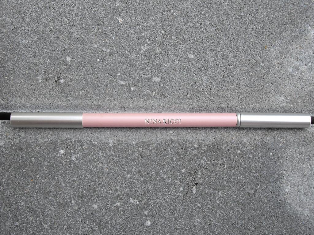 ZGAN Nina Ricci Exact Finish Oogpotlood Eyeliner 8 Lichtroze, Ogen, Verzenden, Nieuw, Make-up