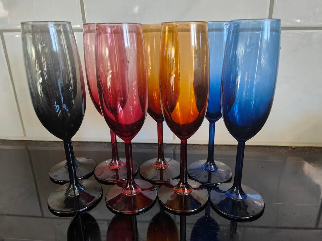 Set gekleurde champagneglazen - Eyecatcher!, Ophalen of Verzenden