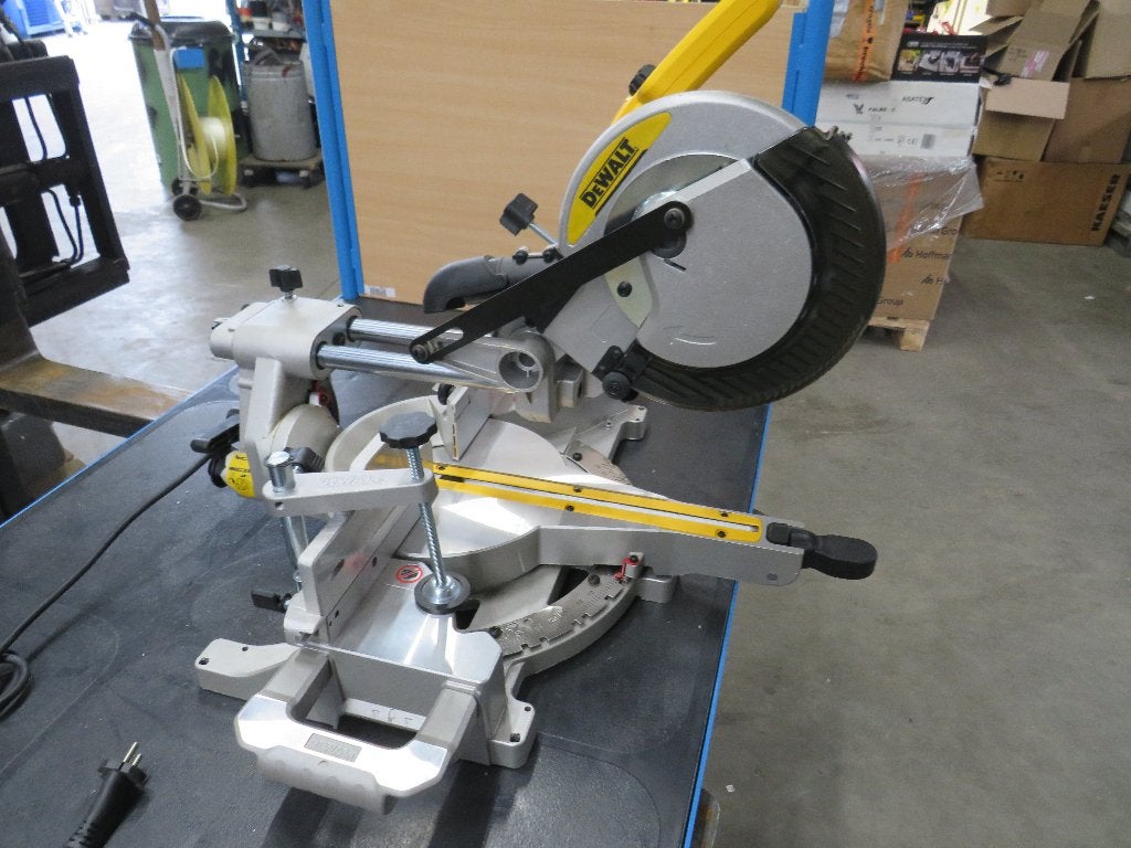 DeWalt DW712N 1600w  afkort- en verstekzaagmachine Nieuw, Ophalen, Dewalt.com, DeWalt, Dewalt