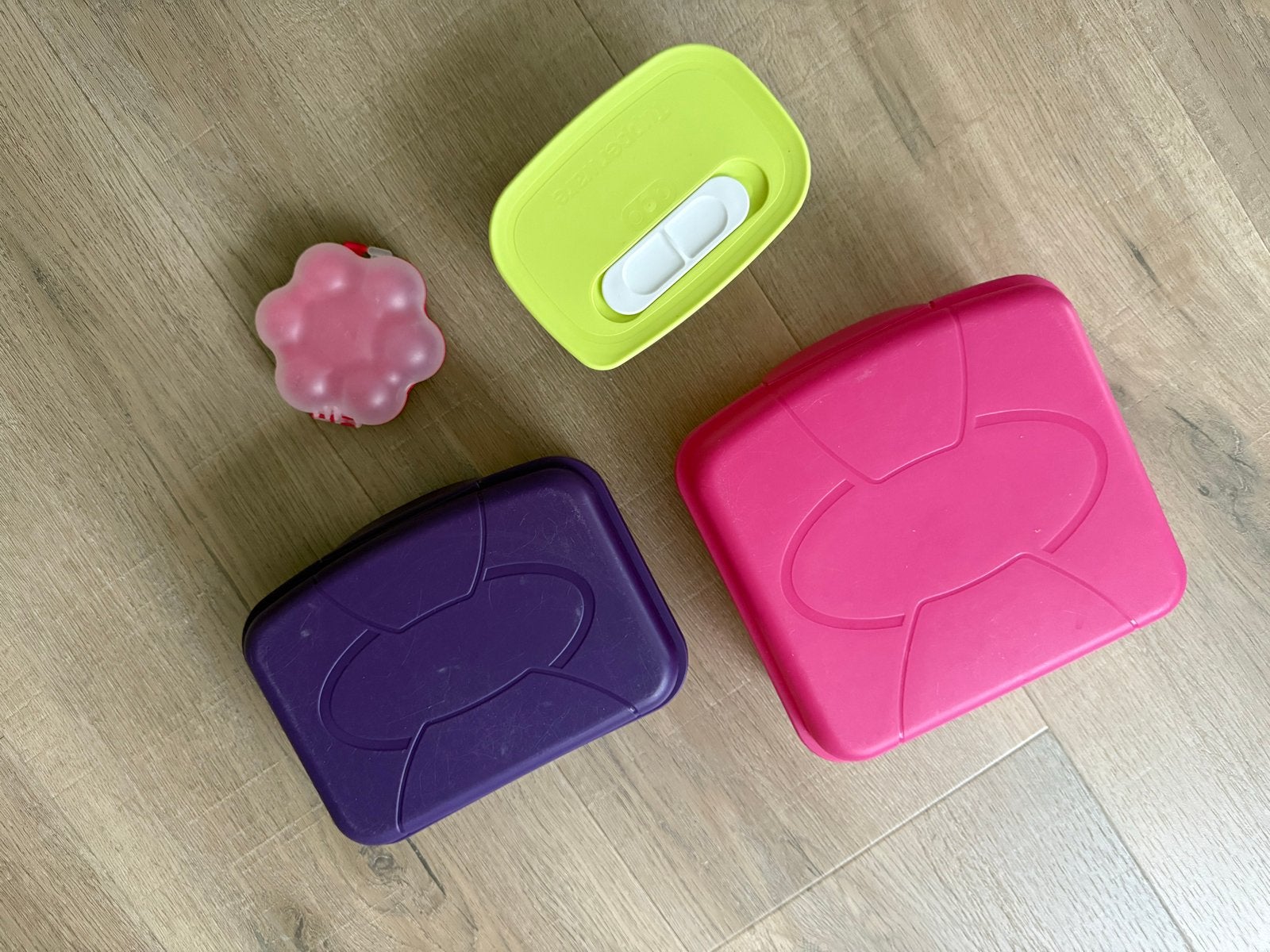 Broodtrommels, Tupperware en tomatenbakje, Ophalen of Verzenden, Gebruikt, Paars, Bus of Trommel