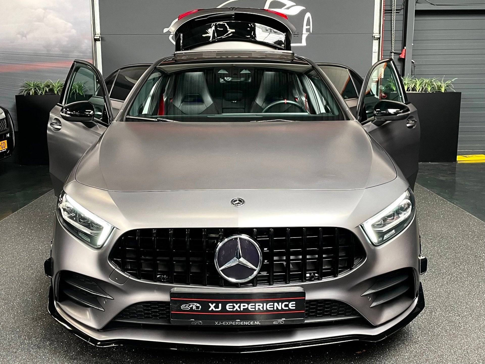 Mercedes-Benz A-klasse 180 Premium Plus 35 AMG-Aerodynamic P, Dealer onderhouden, 136 pk, Gebruikt, 4 cilinders