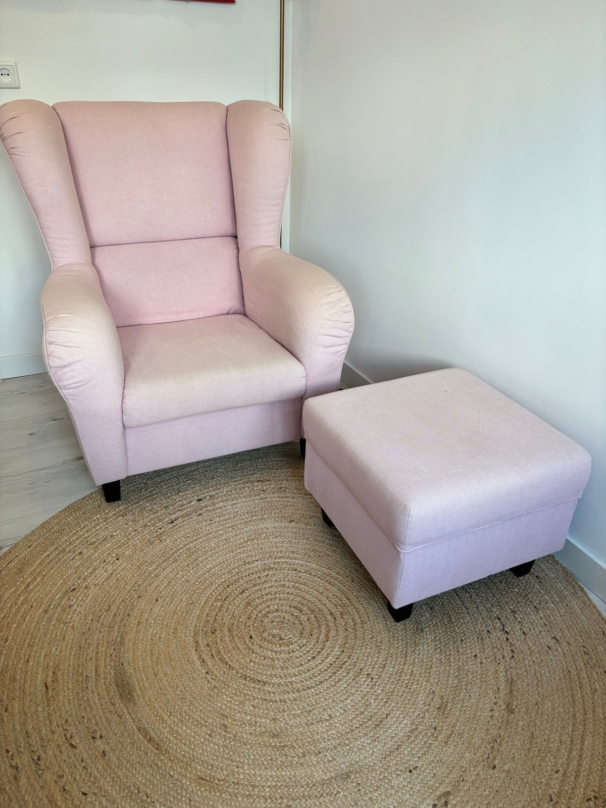GRATIS: Comfortabele roze fauteuil met hocker -, Huis en Inrichting, Ophalen, Gebruikt, Minder dan 75 cm, 75 tot 100 cm