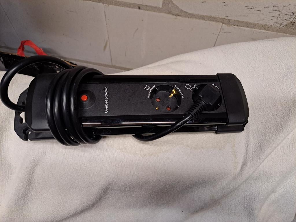 Overload Protector Stekkerdoos - Nieuwstaat, Ophalen, Zo goed als nieuw