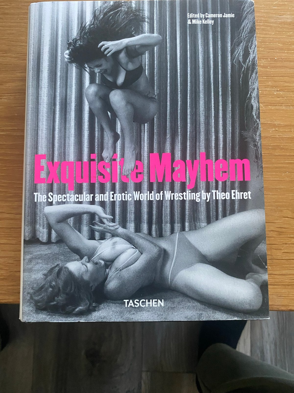 Exquisite Mayhem: The Spectacular and Erotic World of Wrestl, Ophalen of Verzenden, Zo goed als nieuw, Fotografen