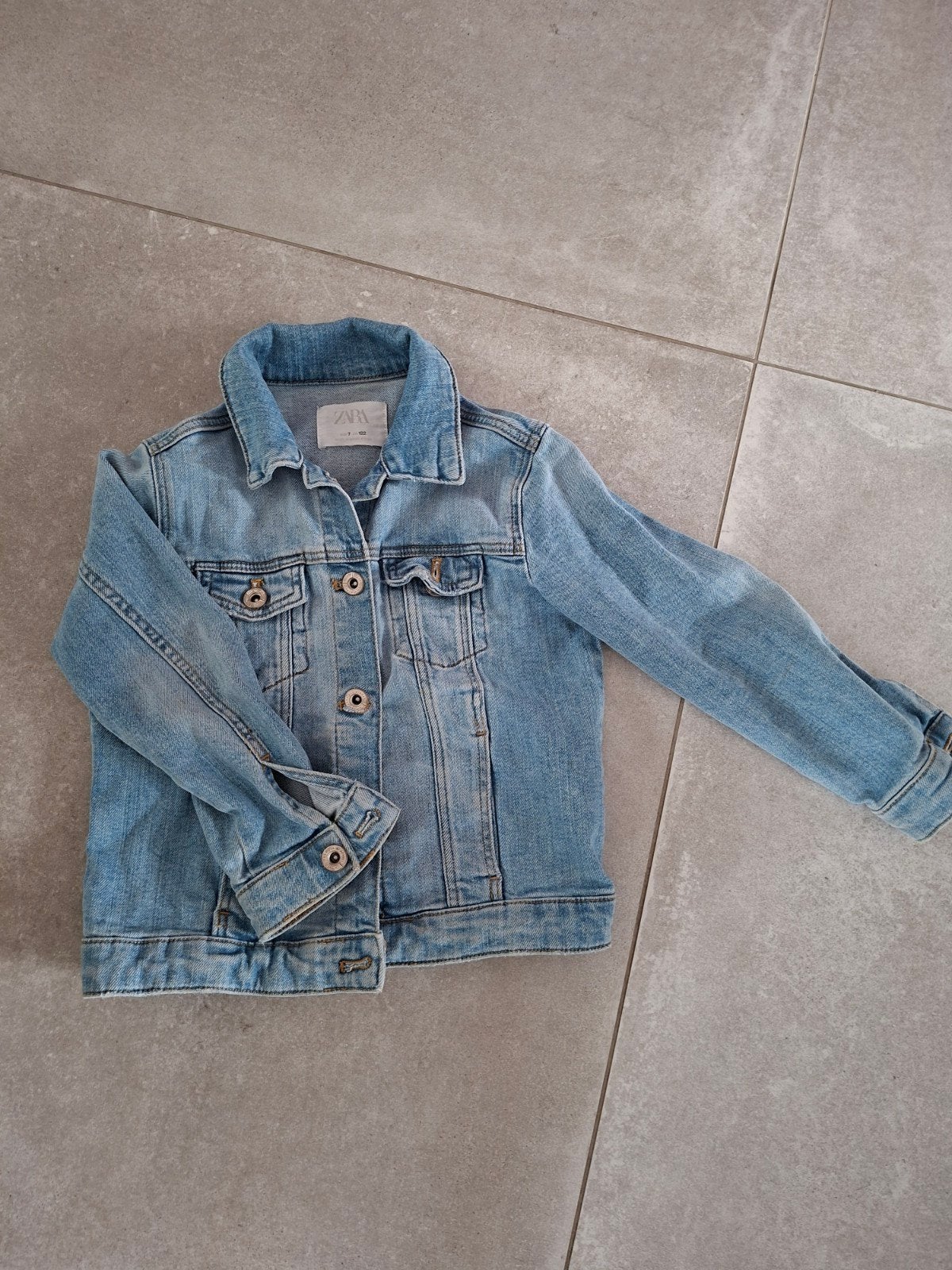 spijkerjas ZARA maat 122, Jongen of Meisje, Ophalen of Verzenden, Zo goed als nieuw, Zara