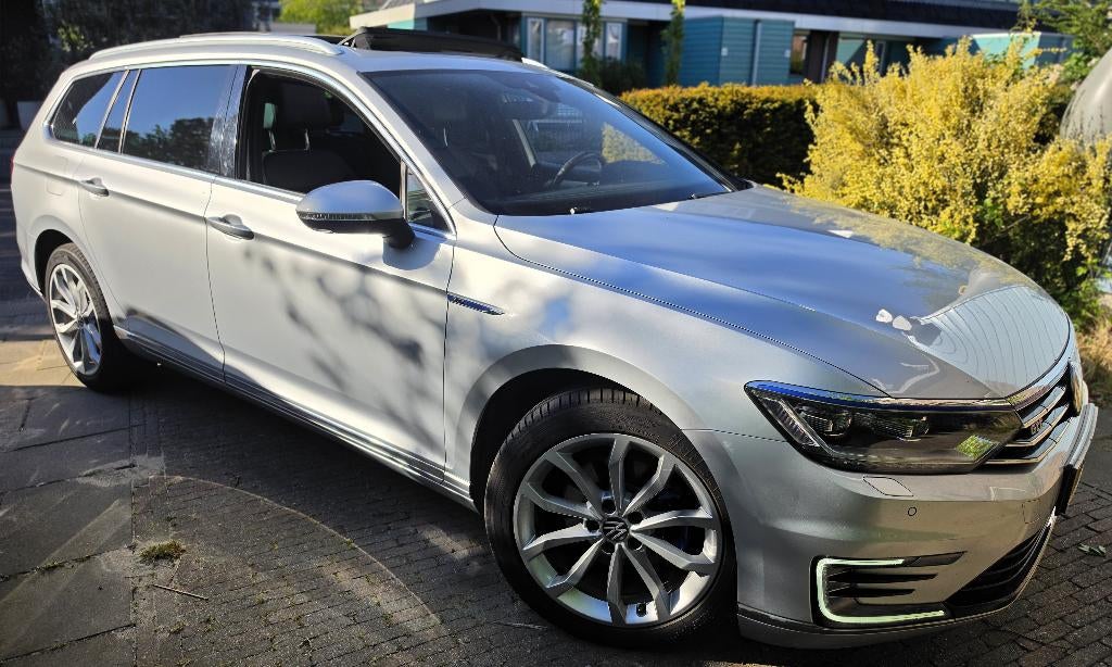Volkswagen Passat 1.4 TSI  GTE  Pano / virtual / Alcantara, Euro 5, Zwart, 4 cilinders, Alcantara