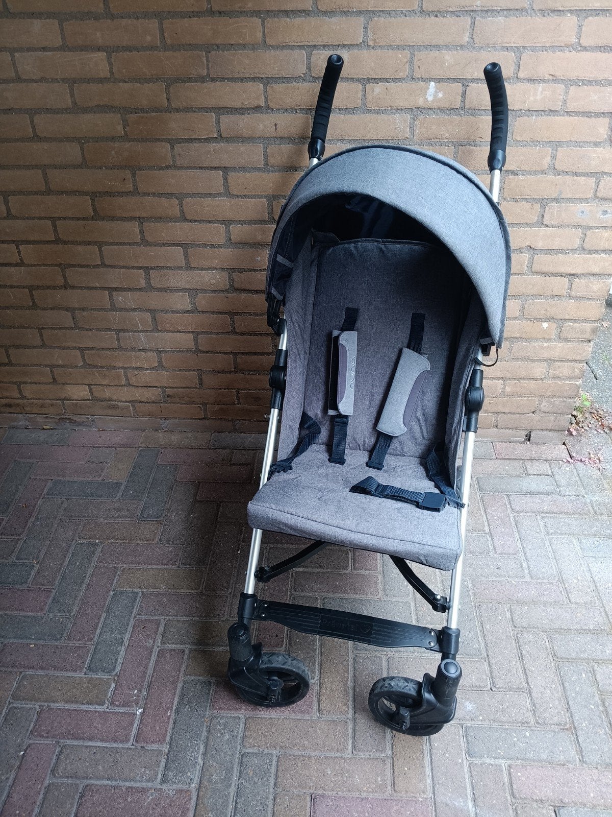 Compacte en lichtgewicht buggy met zonnekap, Kinderen en Baby's, Buggy's, Zo goed als nieuw, Overige merken, Zonnekap, Ophalen