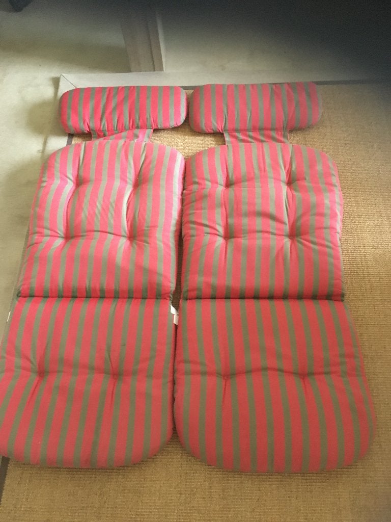 ligbed kussen groen rood 2 stuks, Ophalen, Gebruikt, Overige materialen