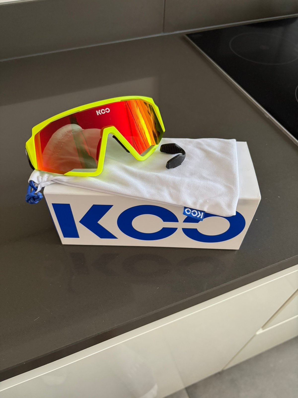 KOO SPECTRO YELLOW FLUOR BLACK | RED MIRROR LENS, Sport en Fitness, Wielrennen, Ophalen of Verzenden, Nieuw