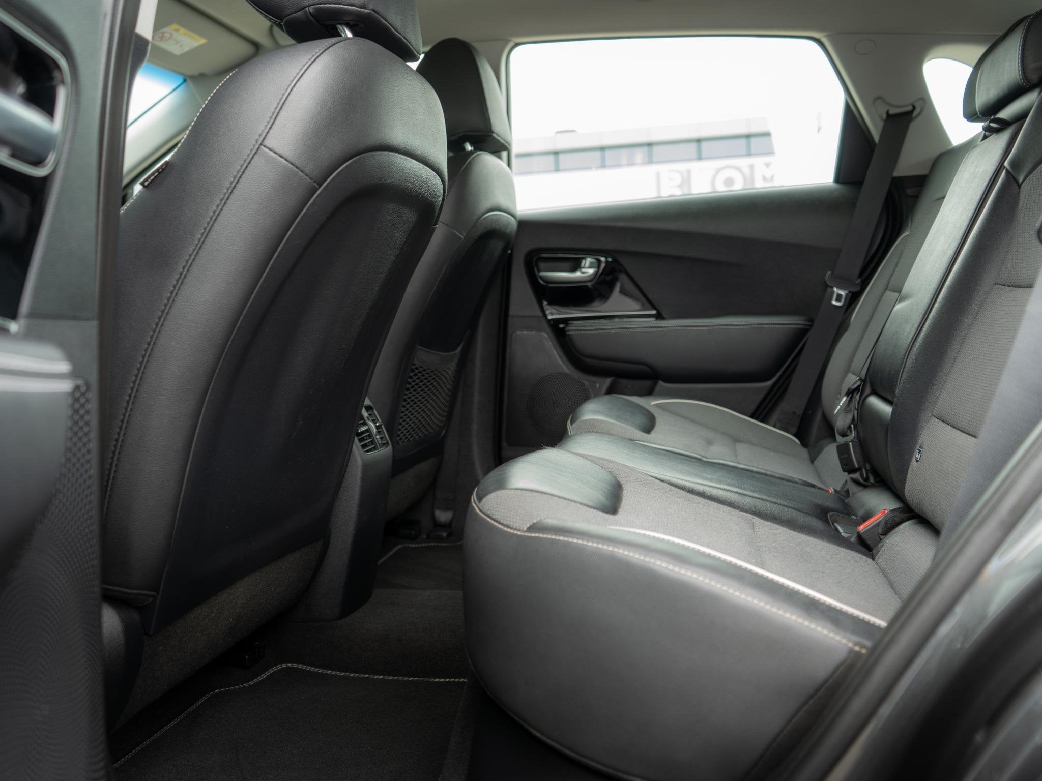 Foto 22 van Kia e-Niro DynamicLine 64 kWh | Trekhaak | 3 Fase | Adaptiev