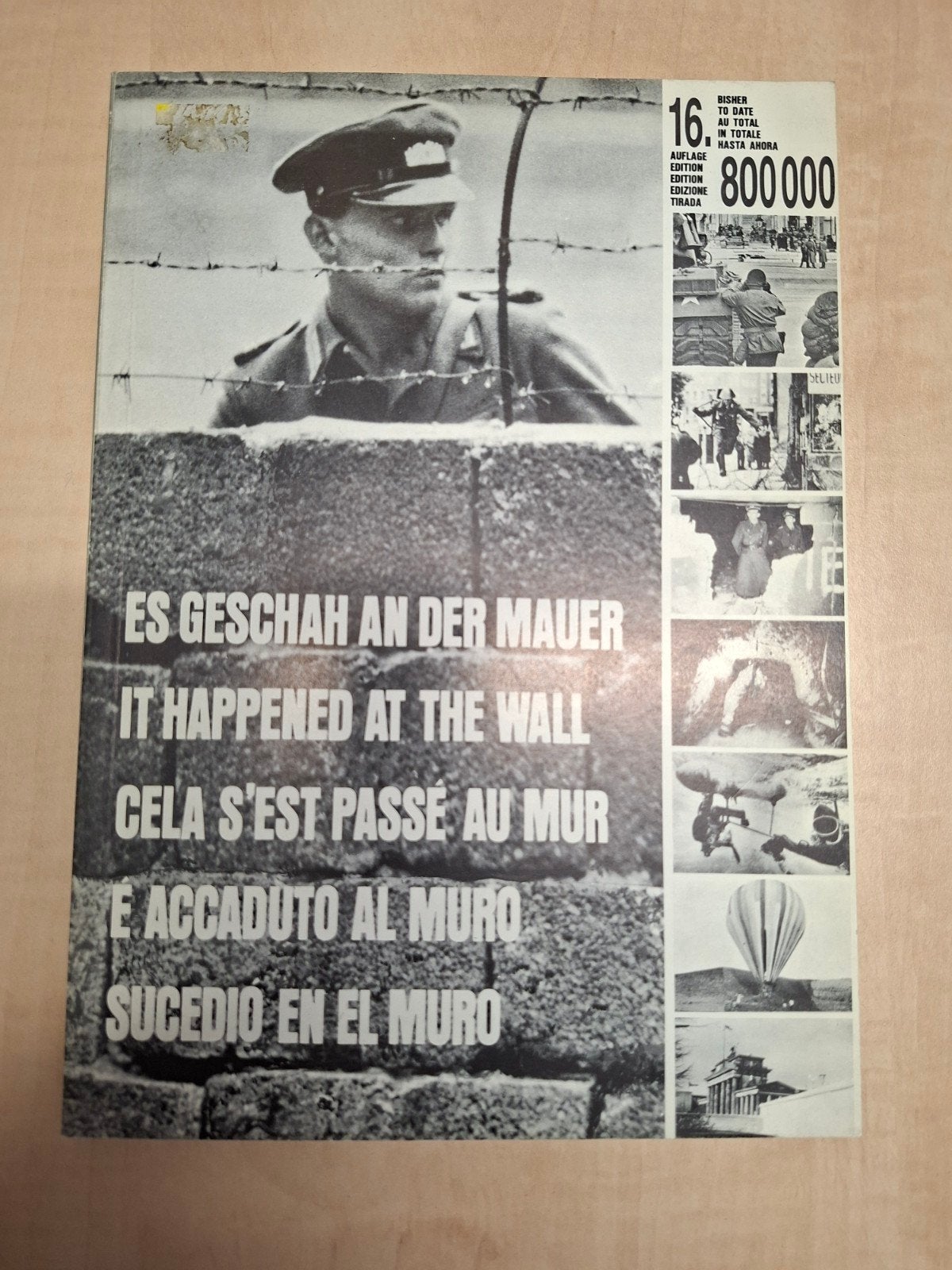 Boekje over de Berlijnse muur, Verzamelen, Ophalen of Verzenden, Landmacht, Nederland, Boek of Tijdschrift