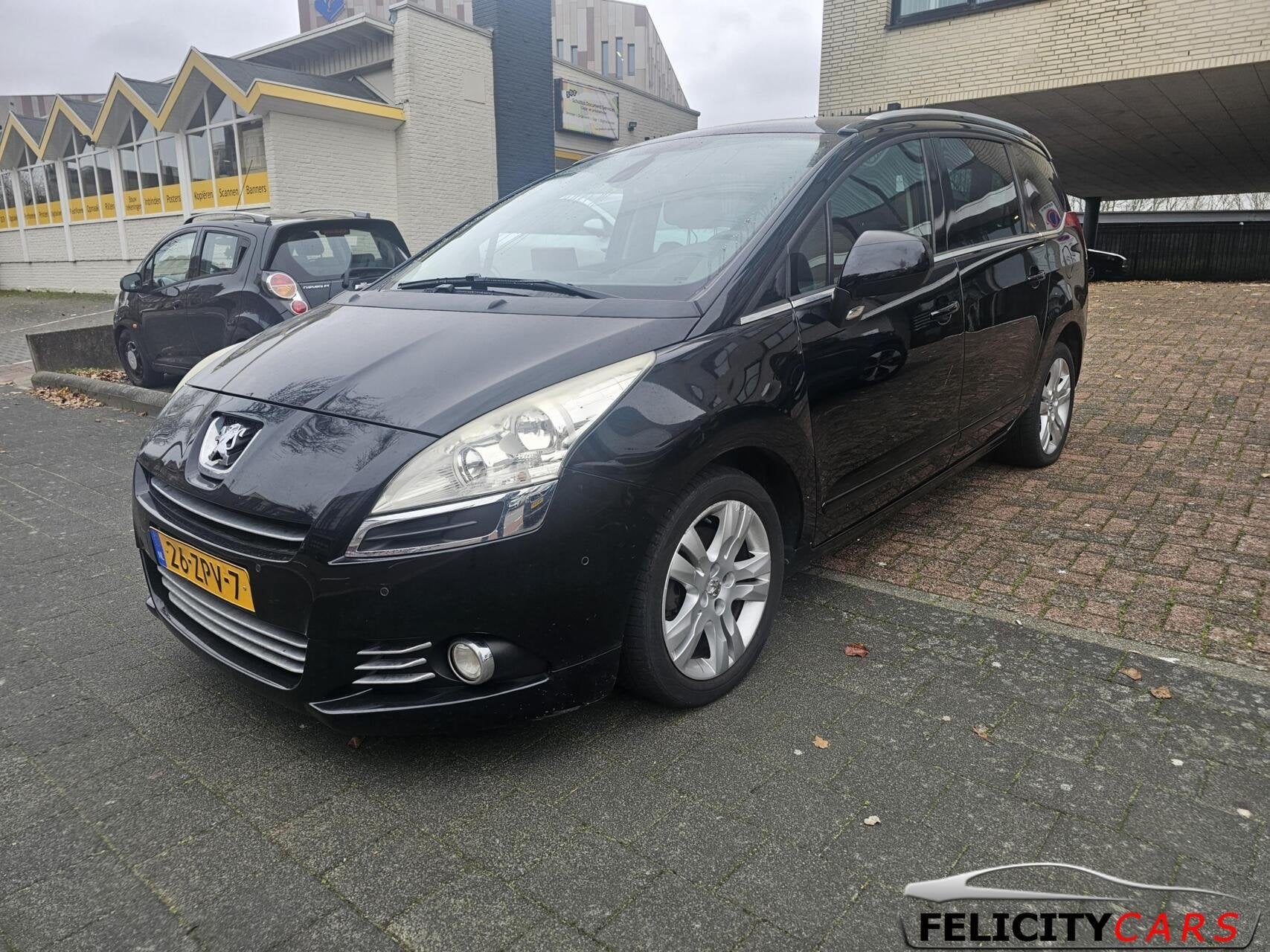 Peugeot 5008 1.6 THP Blue Lease Executive 7p., Auto's, Voorwielaandrijving, Euro 5, Zwart, Bedrijf