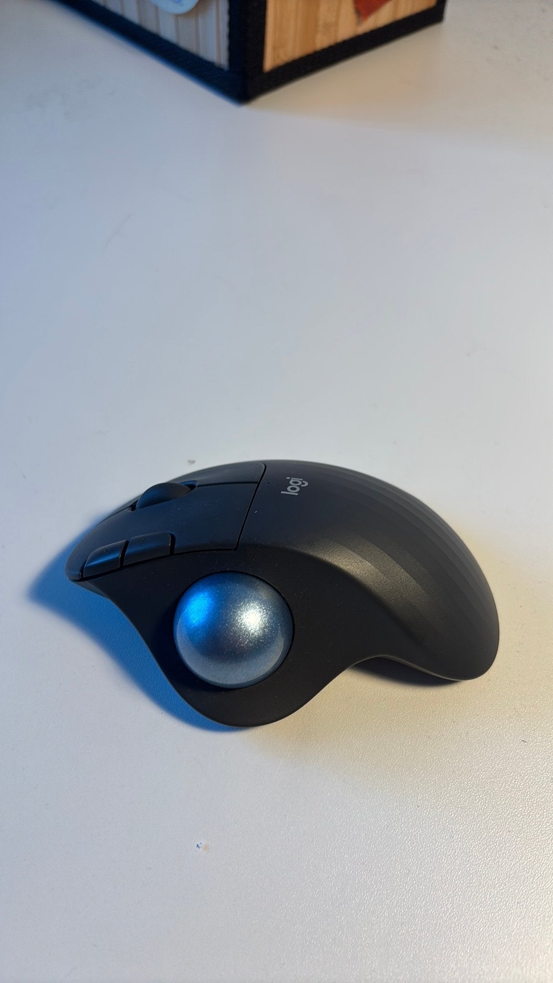 Logitech M575 ergonomische muis, Computers en Software, Ophalen of Verzenden, Zo goed als nieuw, Draadloos, Ergonomisch