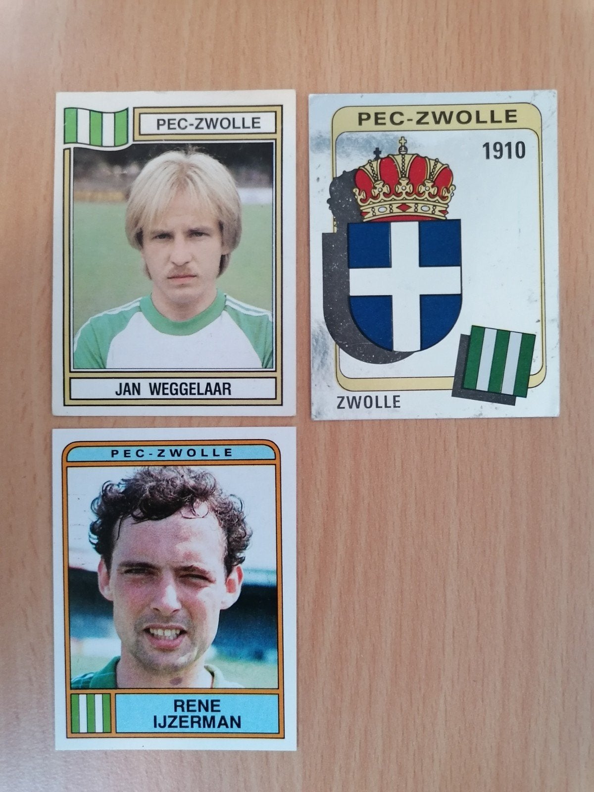 Panini PEC-Zwolle 3x., Verzamelen, Ophalen of Verzenden, Zo goed als nieuw, Overige binnenlandse clubs, Poster, Plaatje of Sticker