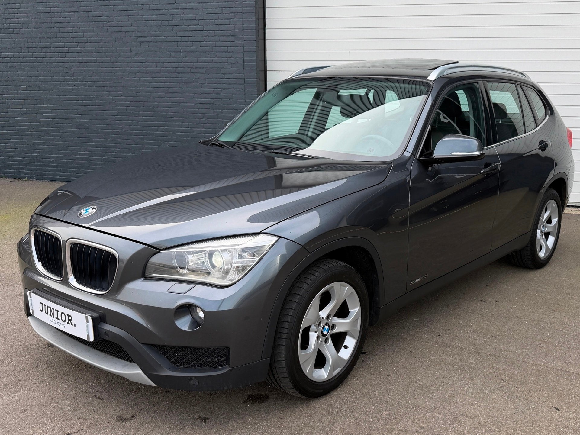 BMW X1 SDrive20i High Executive PANORAMADAK/LEDER/NAVI/LMV/P, Auto's, 184 pk, SUV of Terreinwagen, Zilver of Grijs, 84 €/maand